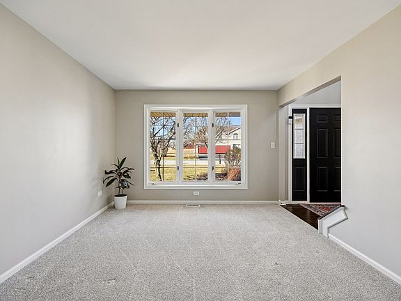 4th image of 24395 Patriot Ln