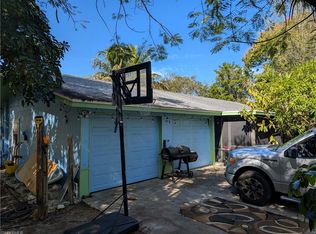 2416 Andrew DR, NAPLES, FL 34112