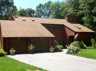 37 Burbank Rd, Sutton, MA 01590