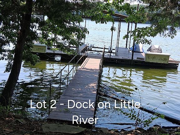 3rd image of 526 Riverview Trl