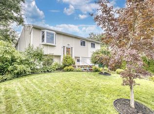 42 Montclair Dr, Selden, NY 11784