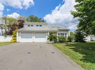 21 Bunker Hill Dr, Toms River, NJ 08755