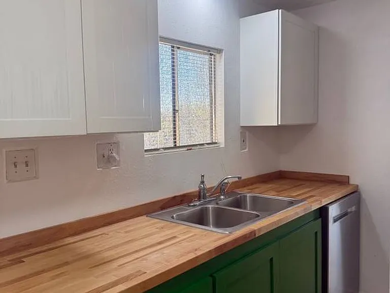 6820 N Blue Blvd — Photo 7
