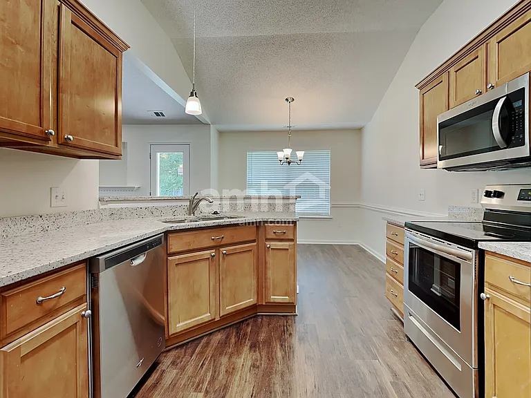 362 Stonebridge Cir — Photo 4