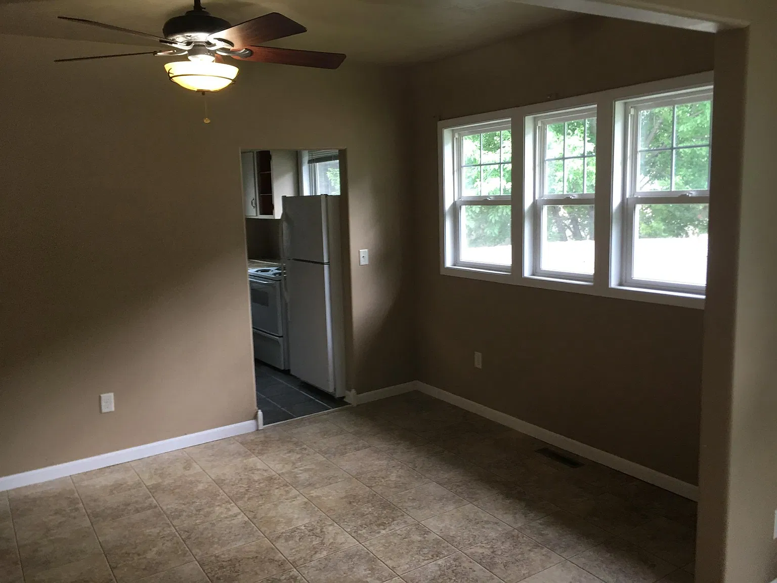 3 bed, 1285 sqft, $1,600 — Photo 3