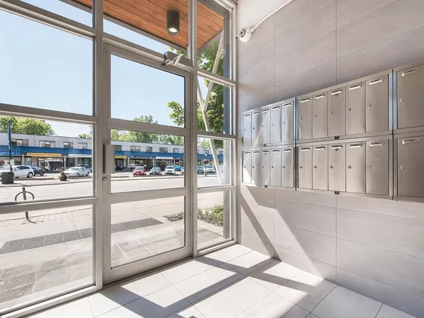 206 Lakeshore Road East