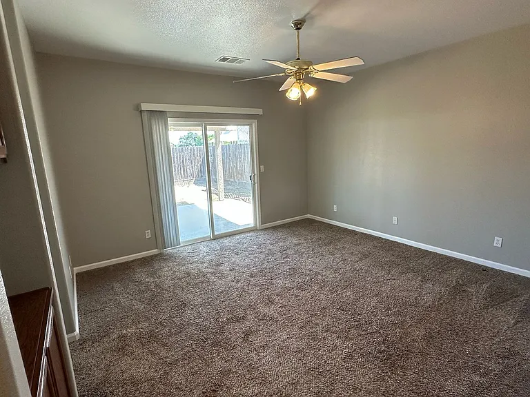 1912 Mount Whitney Ct — Photo 13