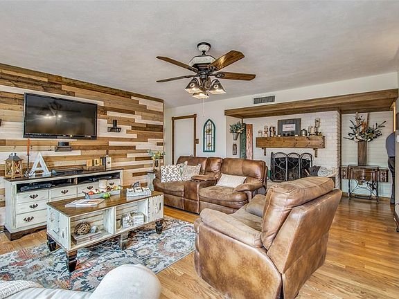 5th image of 5069 Walker Dr
