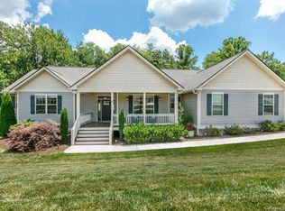 52 King Heights Dr, Fletcher, NC 28732