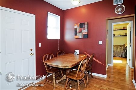 5th image of 4750 N Washtenaw Ave APT 3