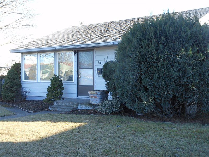 2nd image of 207 W Wellesley Ave