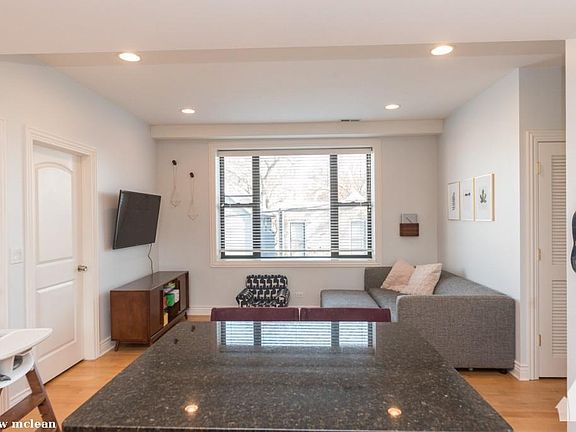 4th image of 2312 W McLean Ave #512