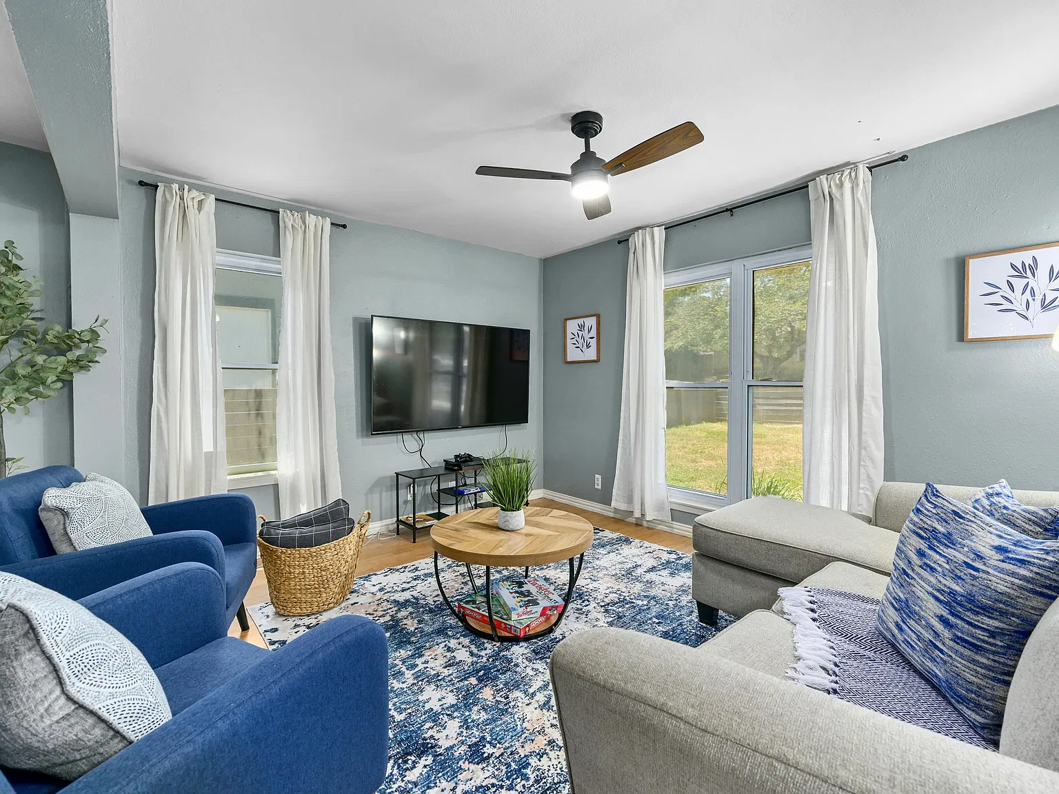5 bed, 2113 sqft, $4,150 — Photo 2