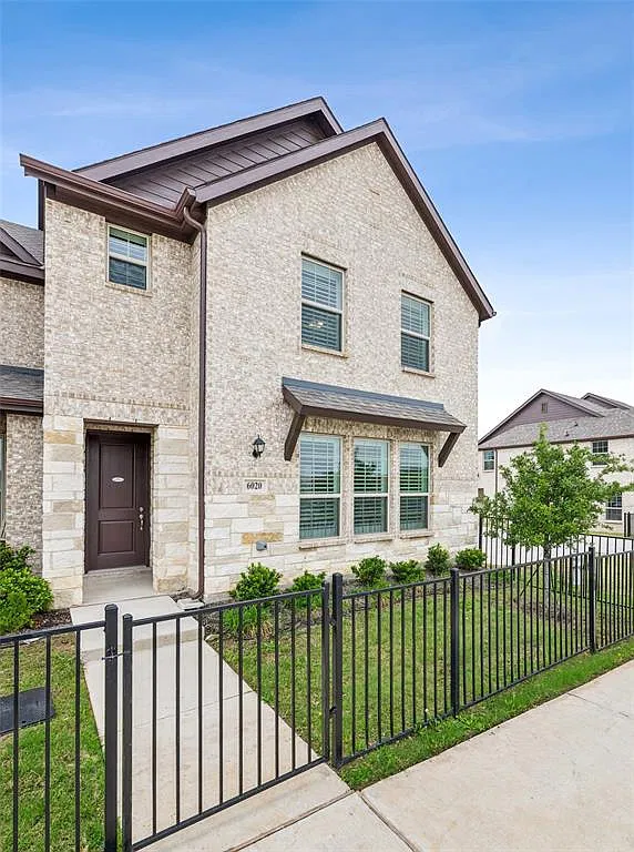 3 bed, 2.5 bath, 2260 sqft, $2,700 — Photo 3