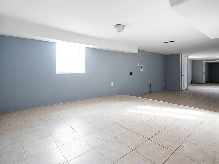 851 S 57th St — Photo 16