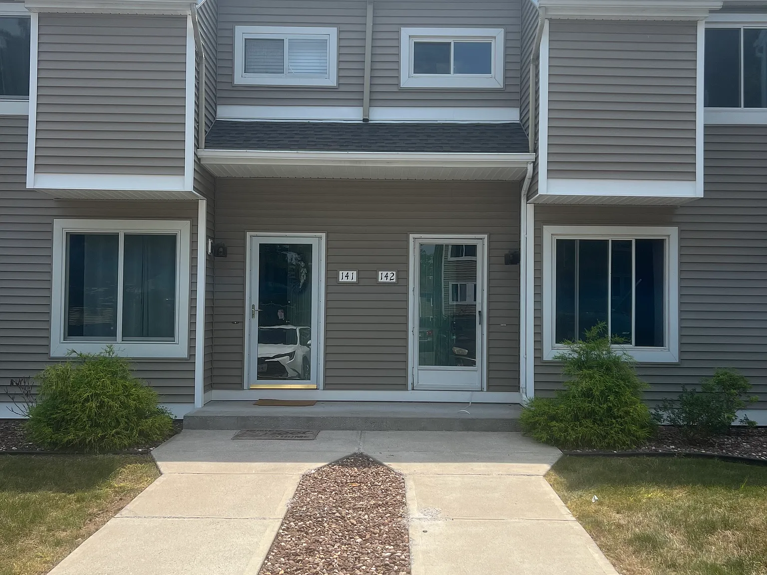 2 bed, 1.5 bath, 1145 sqft, $2,000 — Photo 1