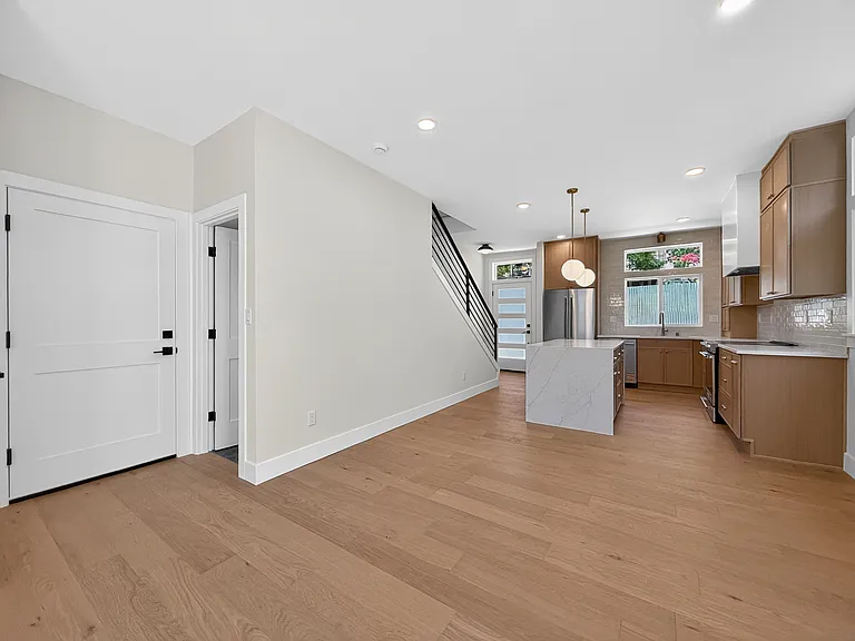 5237 37th Ave NE #B — Photo 6