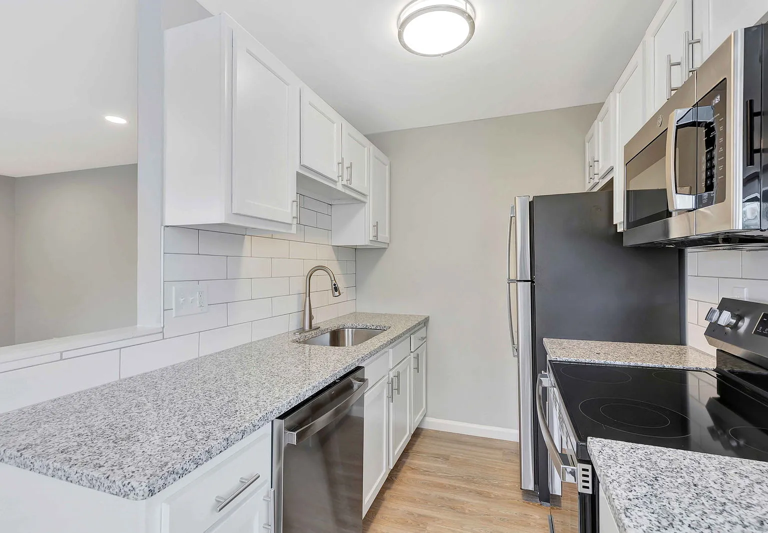 Washington Court Apartments — Photo 1