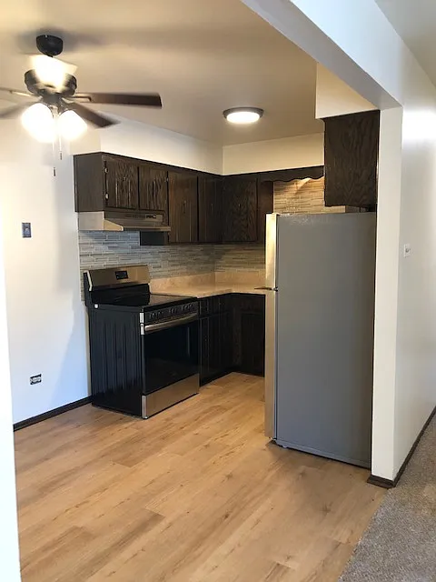 2 bed, 900 sqft, $1,550 — Photo 3