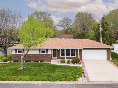 9 Pin Oak Dr, Highland, IL, 62249