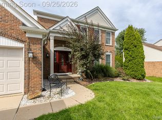 3664 Green Meadow Ln, Orion, MI 48359