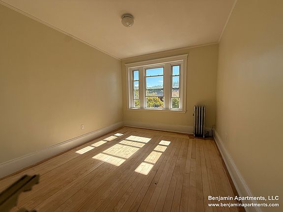 3rd image of 1822-1824 Beacon St #8
