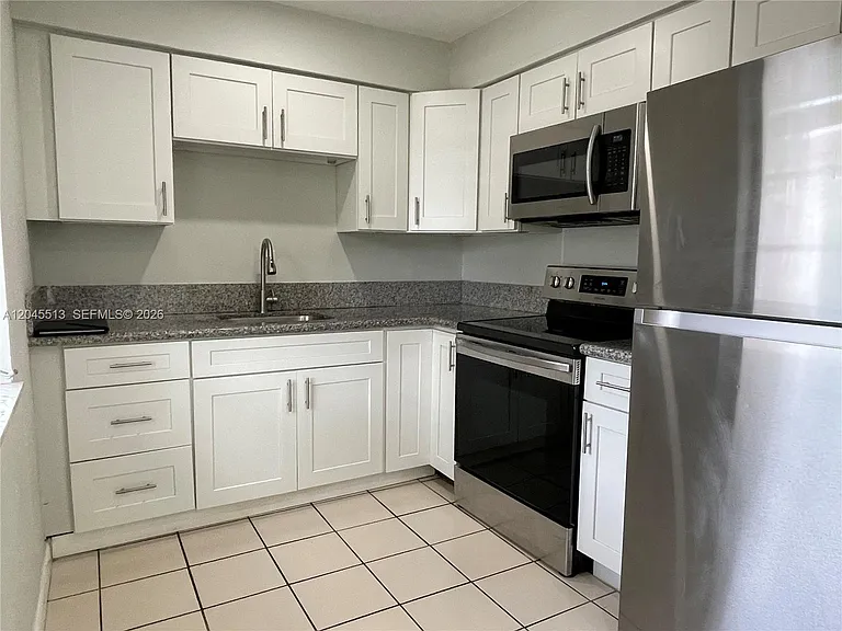 325 SW 14th Ct #C — Photo 3