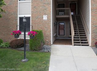 1660 River Rd APT 7, Marysville, MI 48040