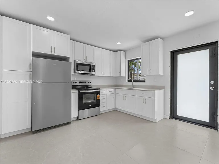 1370 W 29th St #A — Photo 12