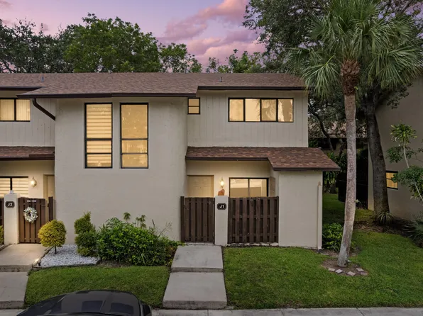 7620 NW 79th Avenue #J1, Tamarac, FL 33321