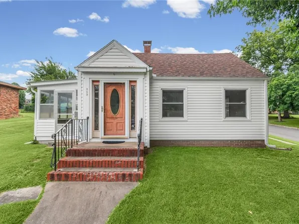 302 W 1st St, Carrollton, MO 64633