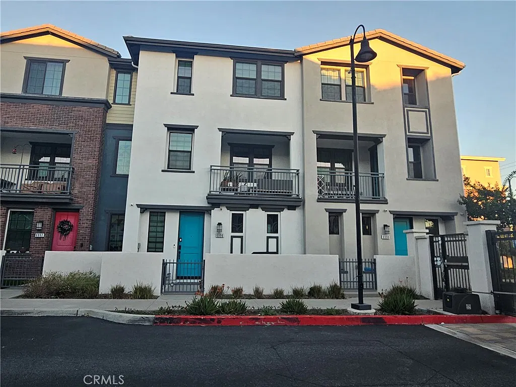 3 bed, 2.5 bath, 1819 sqft, $4,000 — Photo 4