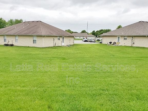 3rd image of 813 NW Willow Dr