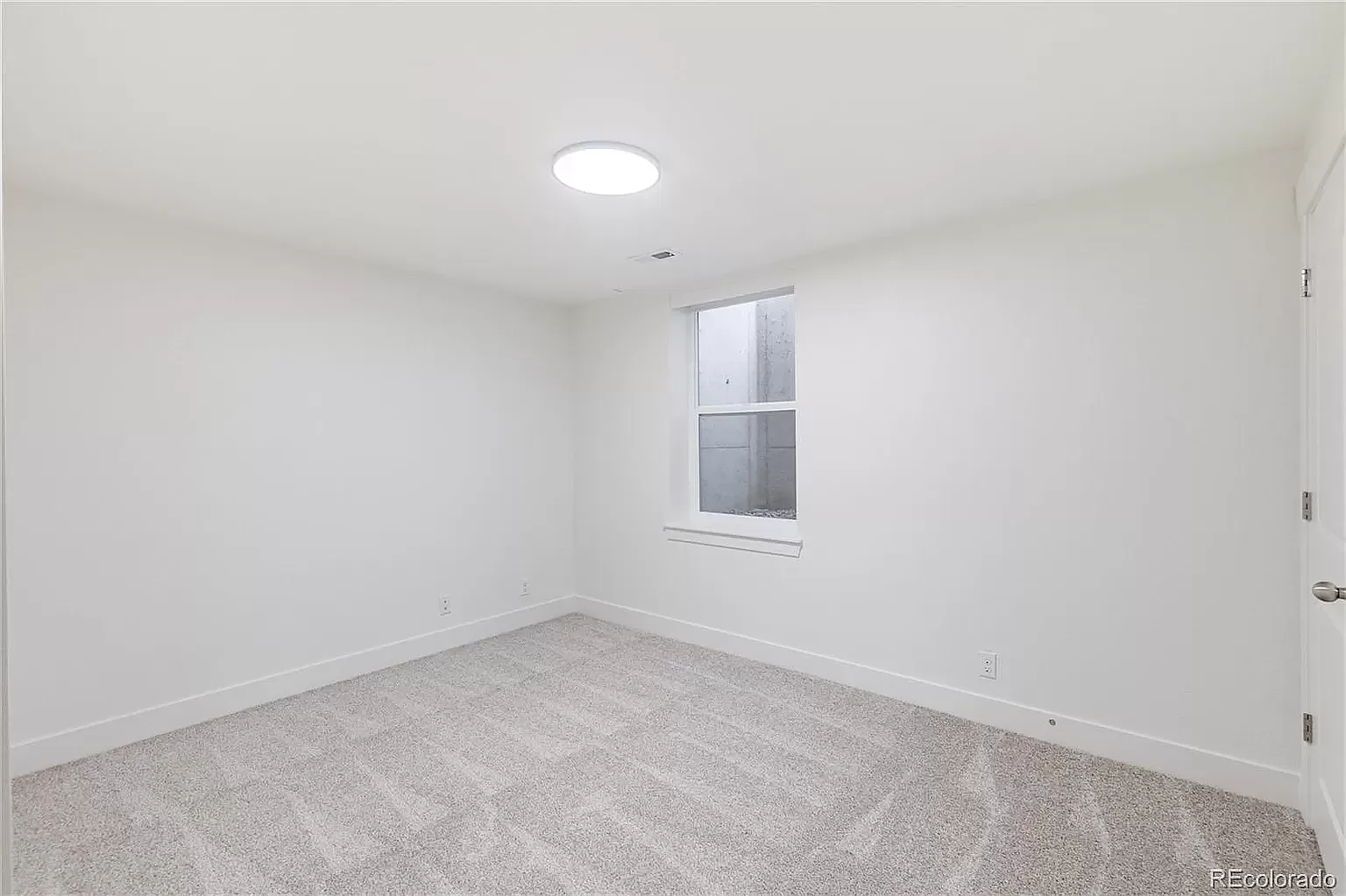 4 bed, 3.5 bath, 2300 sqft, $4,000 — Photo 2