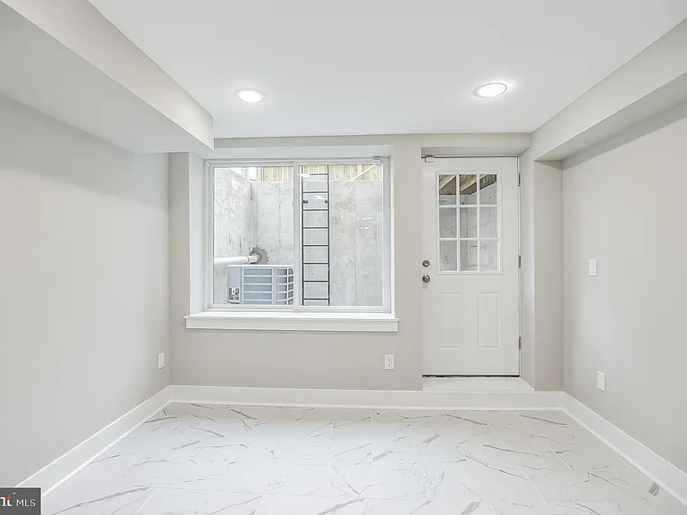 2216 Emerald St #1 — Photo 11