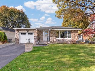 886 Trojan Ave, Ottawa, ON K1K 2R2