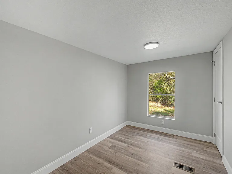 512 W Bach Dr — Photo 21