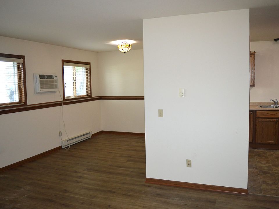 1st image of 548-554 Seminole Way #2