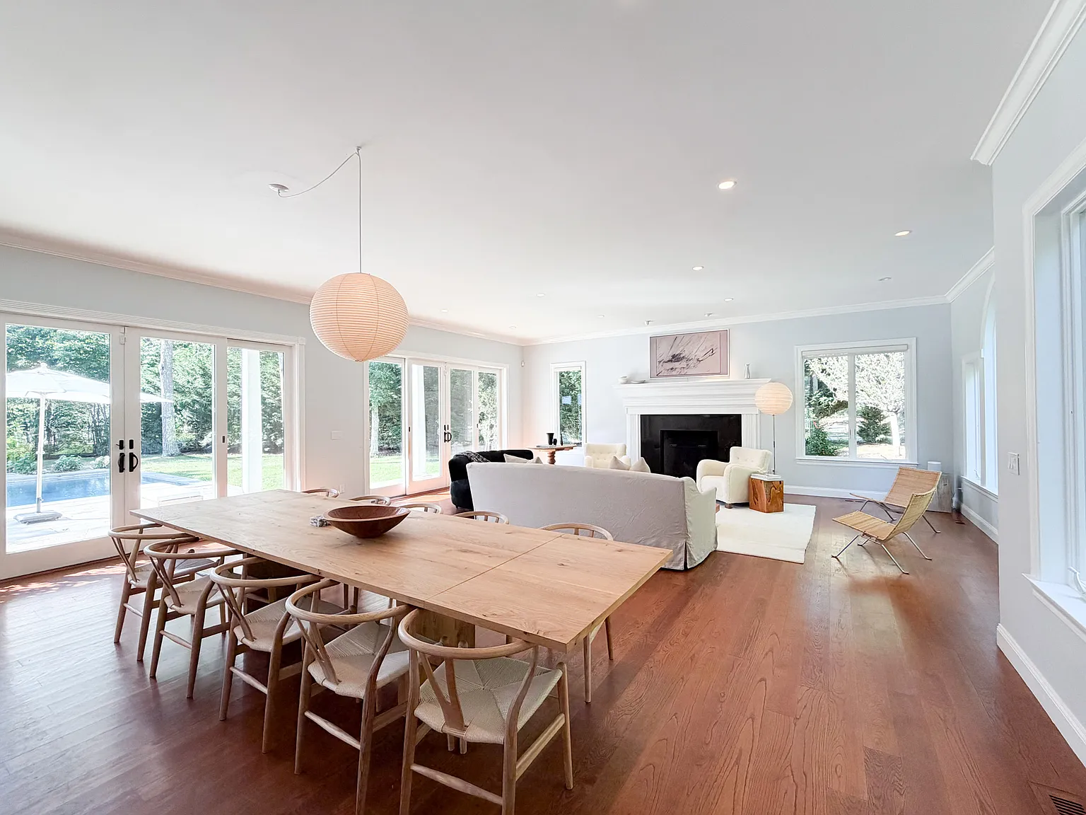 Serene Designer Hamptons Retreat with Pool — Photo 3