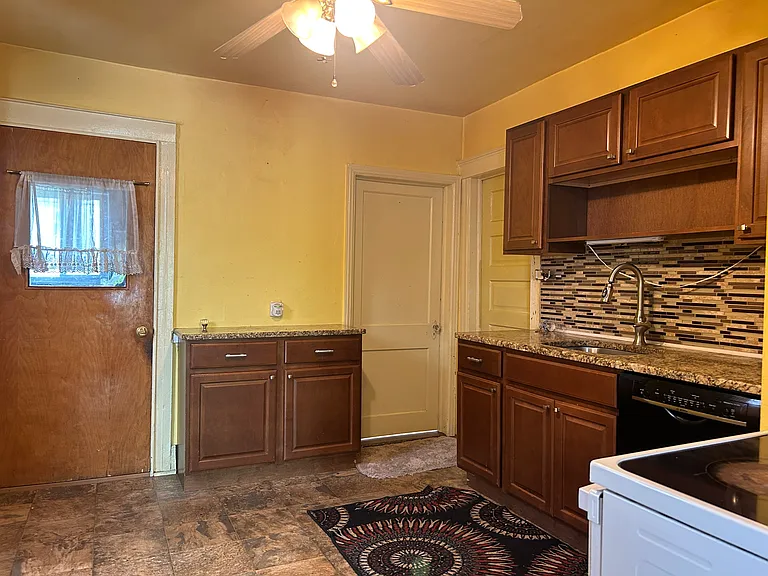 2258 Evaline St — Photo 4