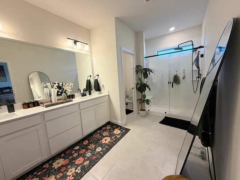7933 Sunset Blvd — Photo 10