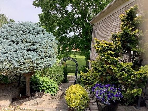 3rd image of 10 Cobblestone Dr #25