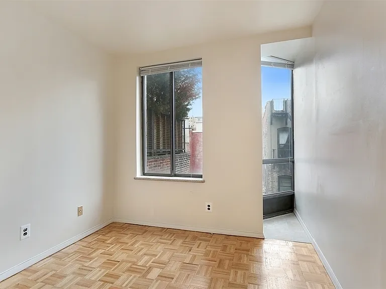 229 E 24th St #9R — Photo 4