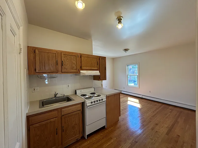 11 Snow St #2L — Photo 2