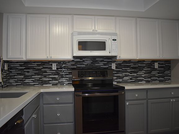 5th image of 815 E Grovers Ave Unit 2