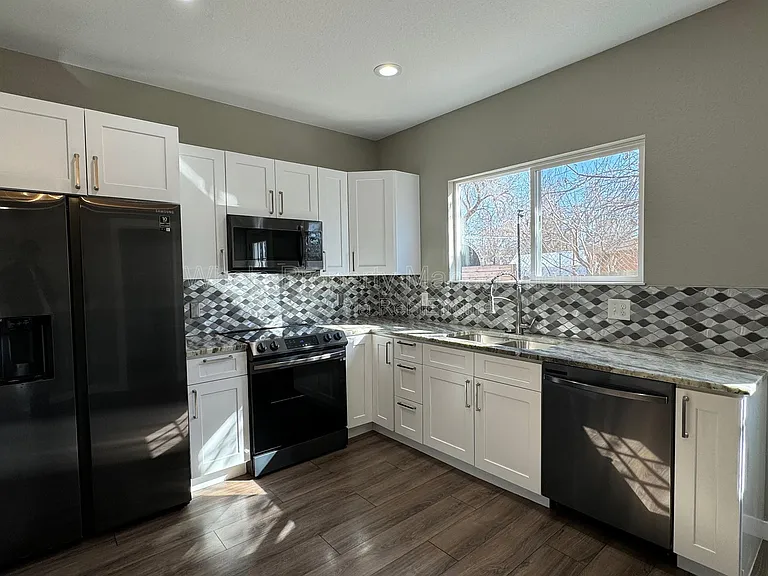 102 S Newton St — Photo 11