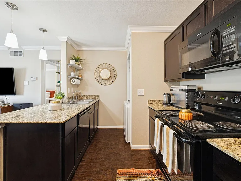 Timbergrove — Photo 18