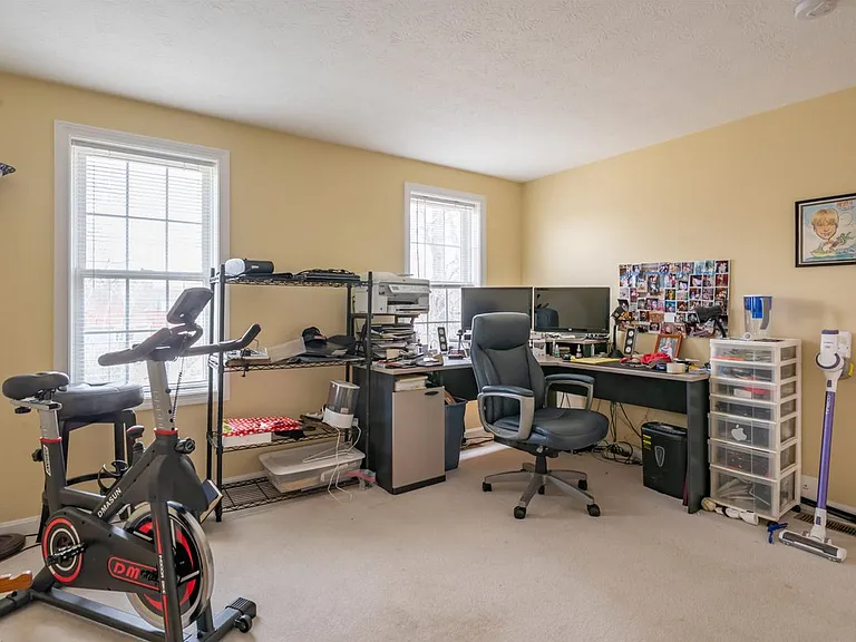 4 Myopia Ln — Photo 22