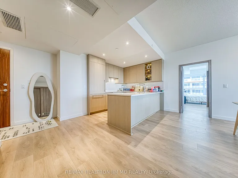 25 McMahon Dr #2002 — Photo 4