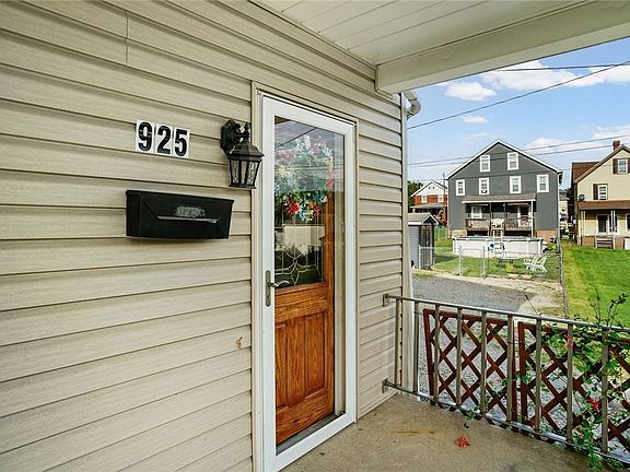 2nd image of 925 Walnut St
